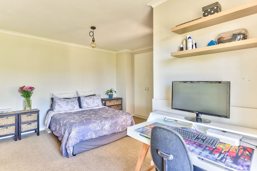 1 Bedroom Property for Sale in Vredehoek Western Cape